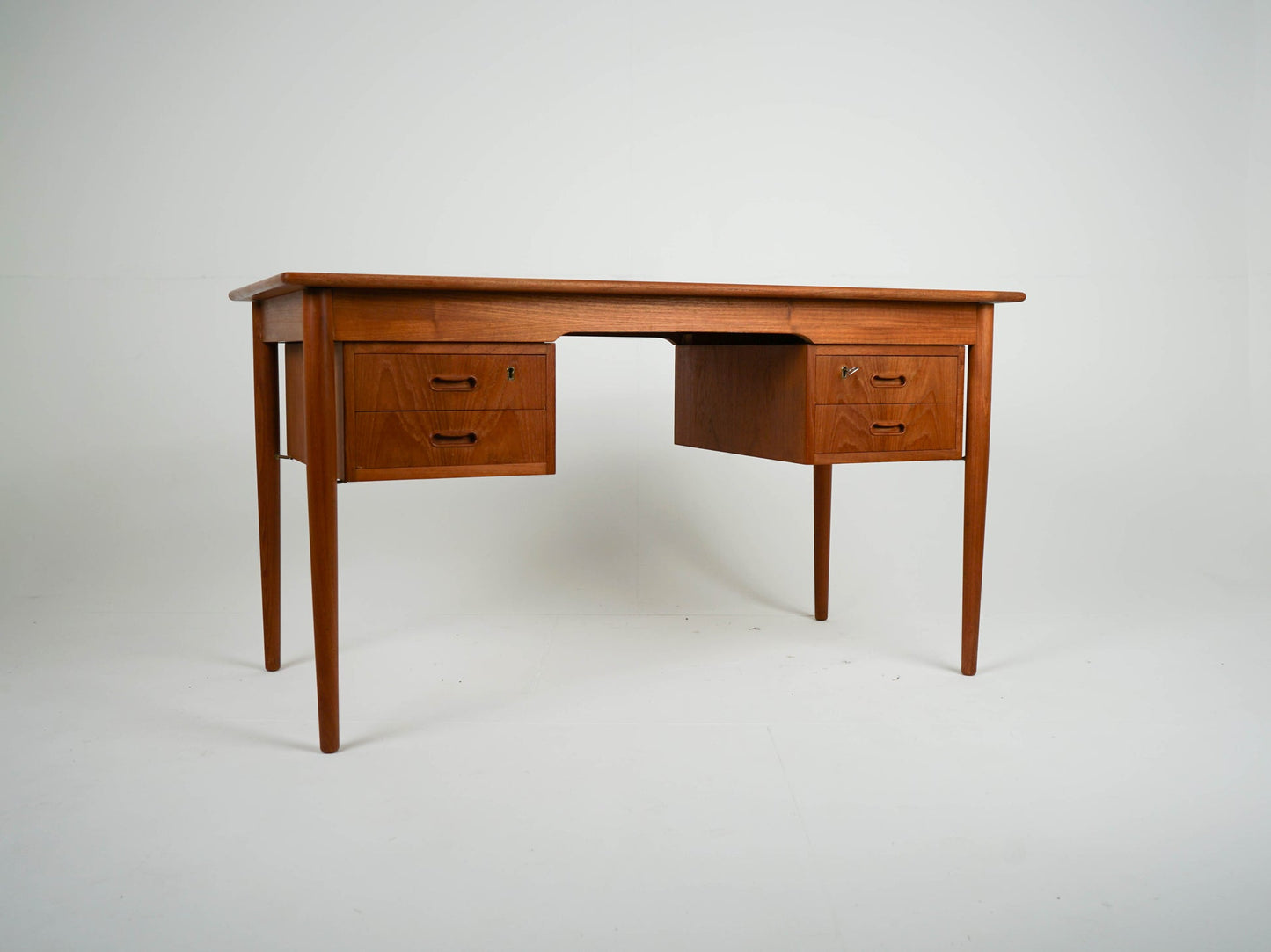 Bureau vintage en teck danois des années 60