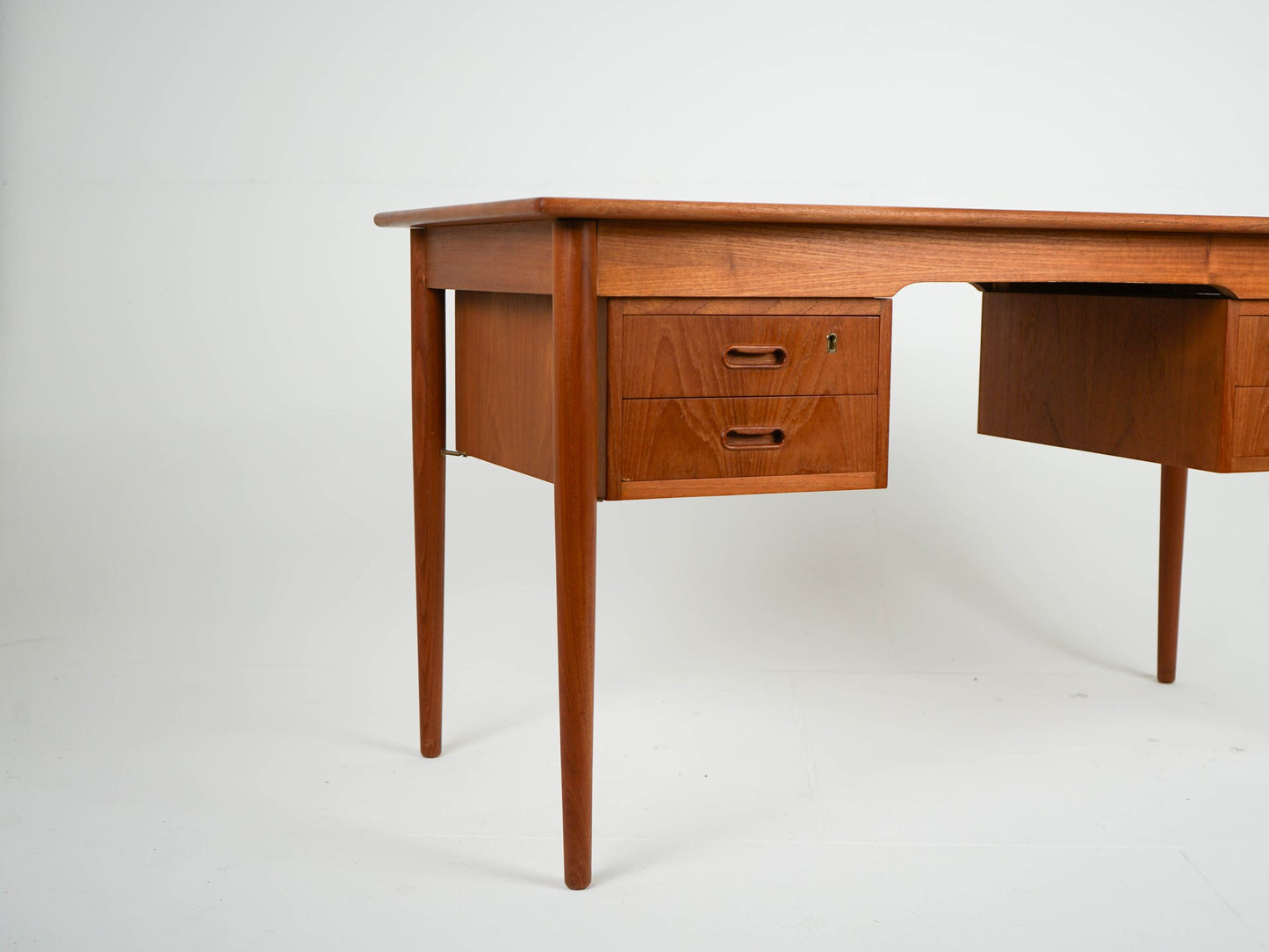 Bureau vintage en teck danois des années 60