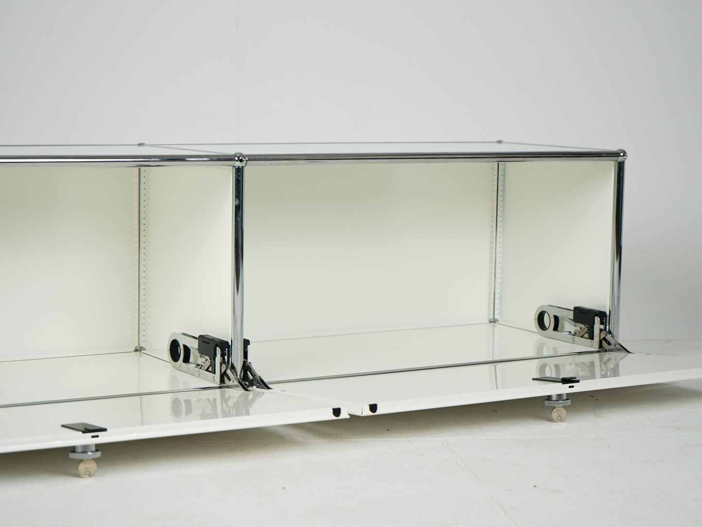 Vintage Sideboard USM Haller Reinweiß für USM Haller