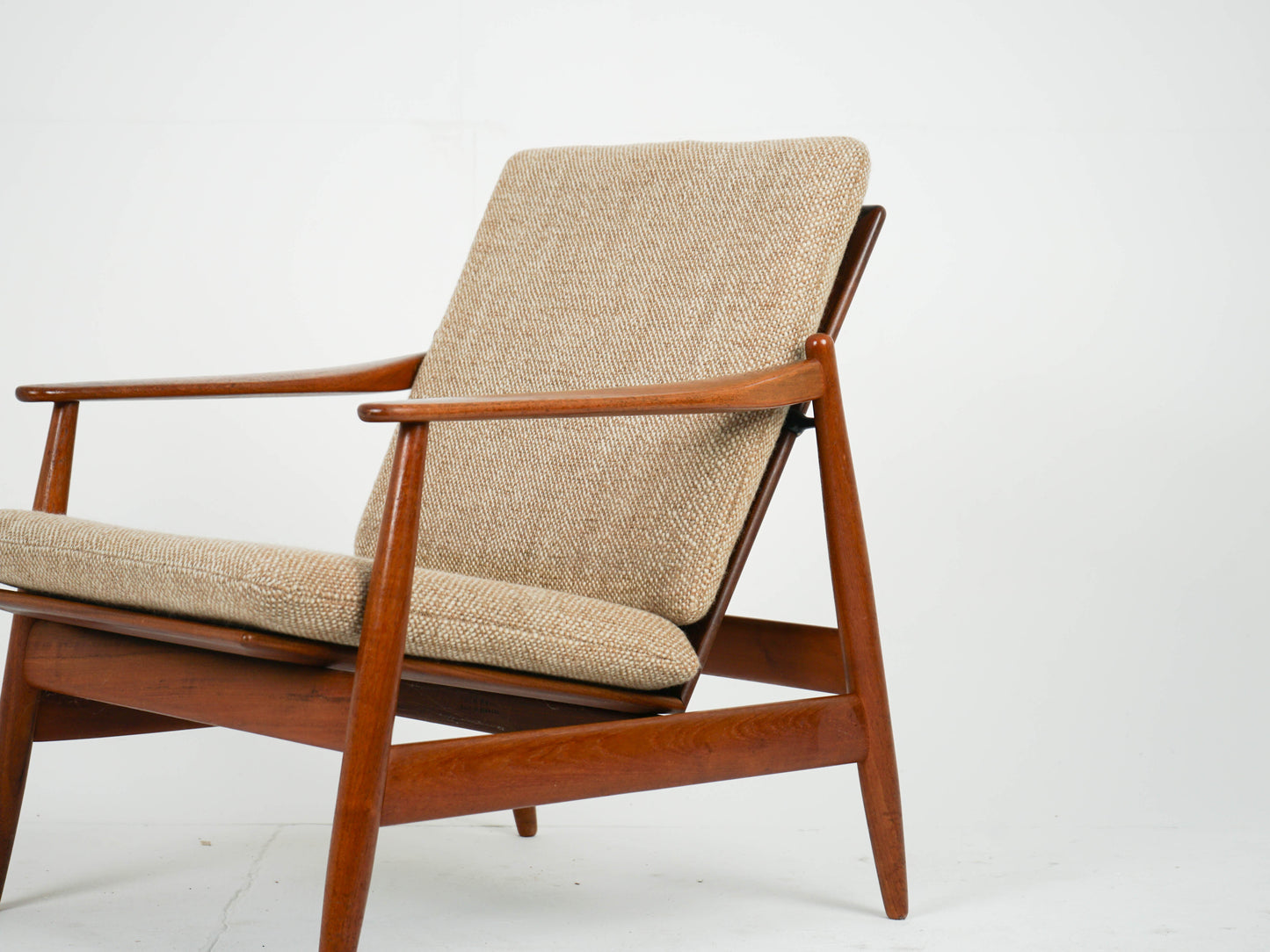 Vintage Teak Sessel mit Wollstoff, Mid-Century