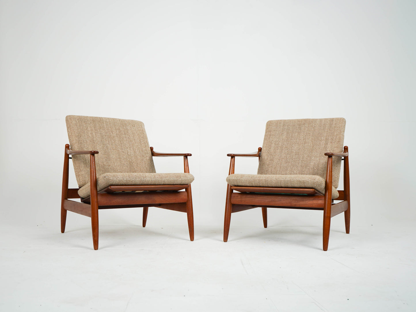 Vintage Teak Sessel mit Wollstoff, Mid-Century