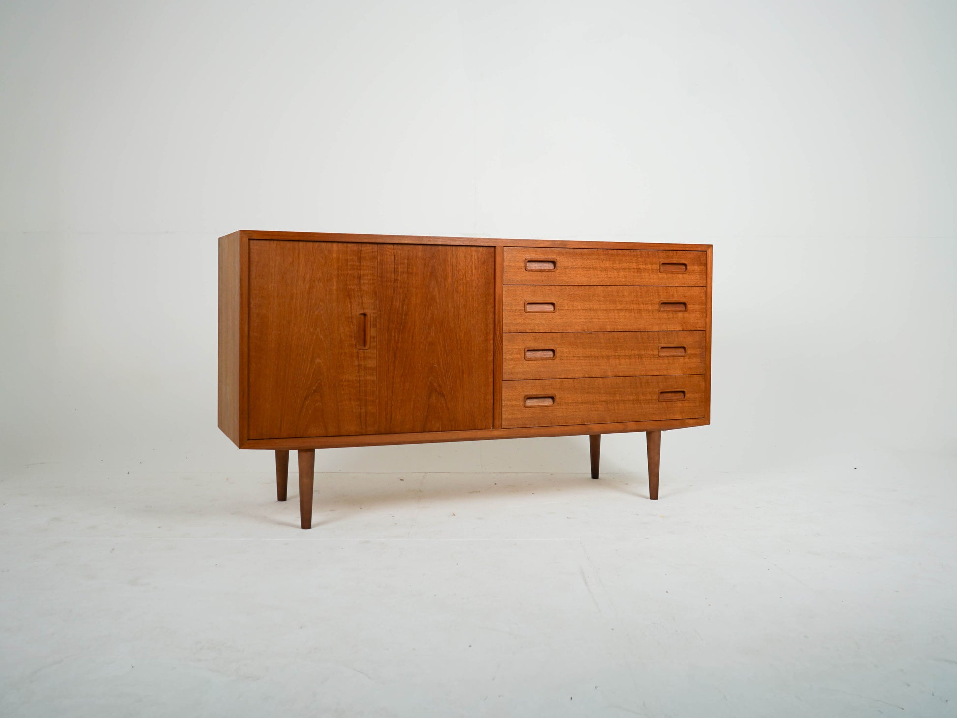 Vintage Teak Sideboard No 31 von Poul Hundevad