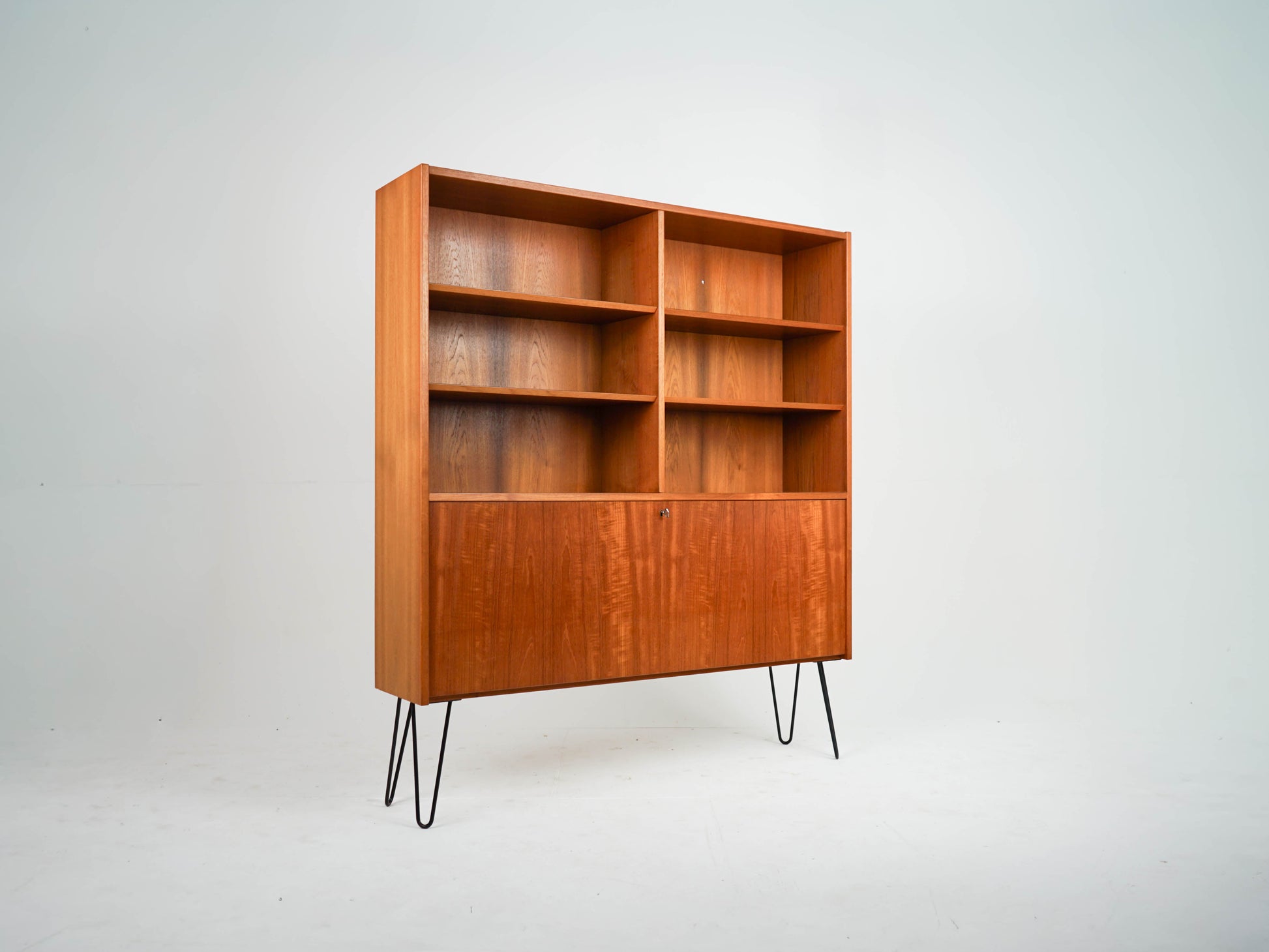Vintage Teak Schrank von Poul Hundevad