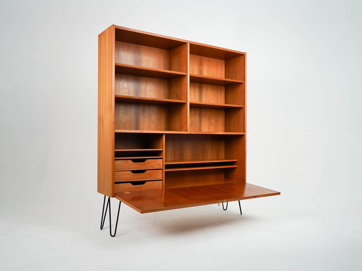 Vintage Teak Schrank von Poul Hundevad