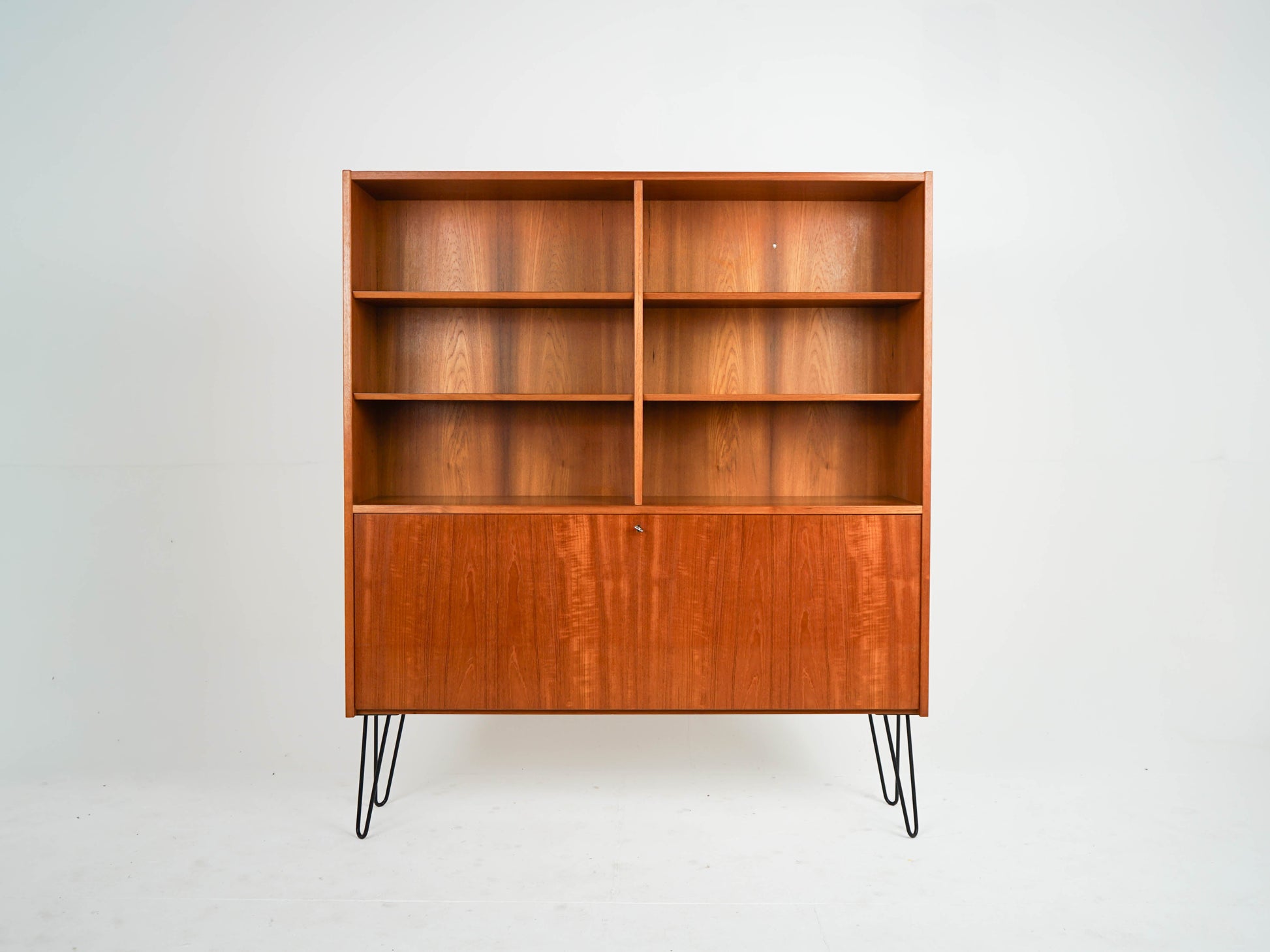 Vintage Teak Schrank von Poul Hundevad
