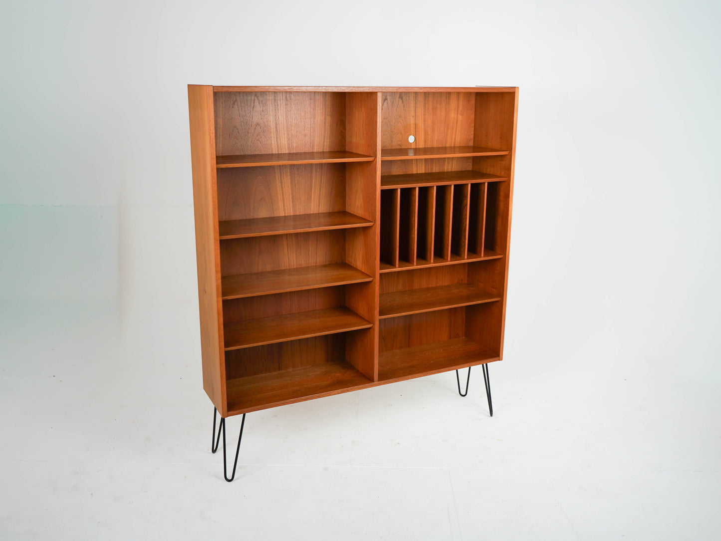 Vintage Teak Bücherregal von Poul Hundevad