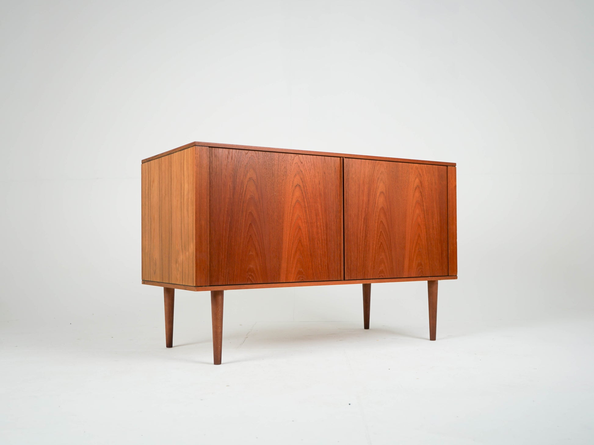 Vintage Sideboard Teakholz mit Jalousietüren, Mid-Century