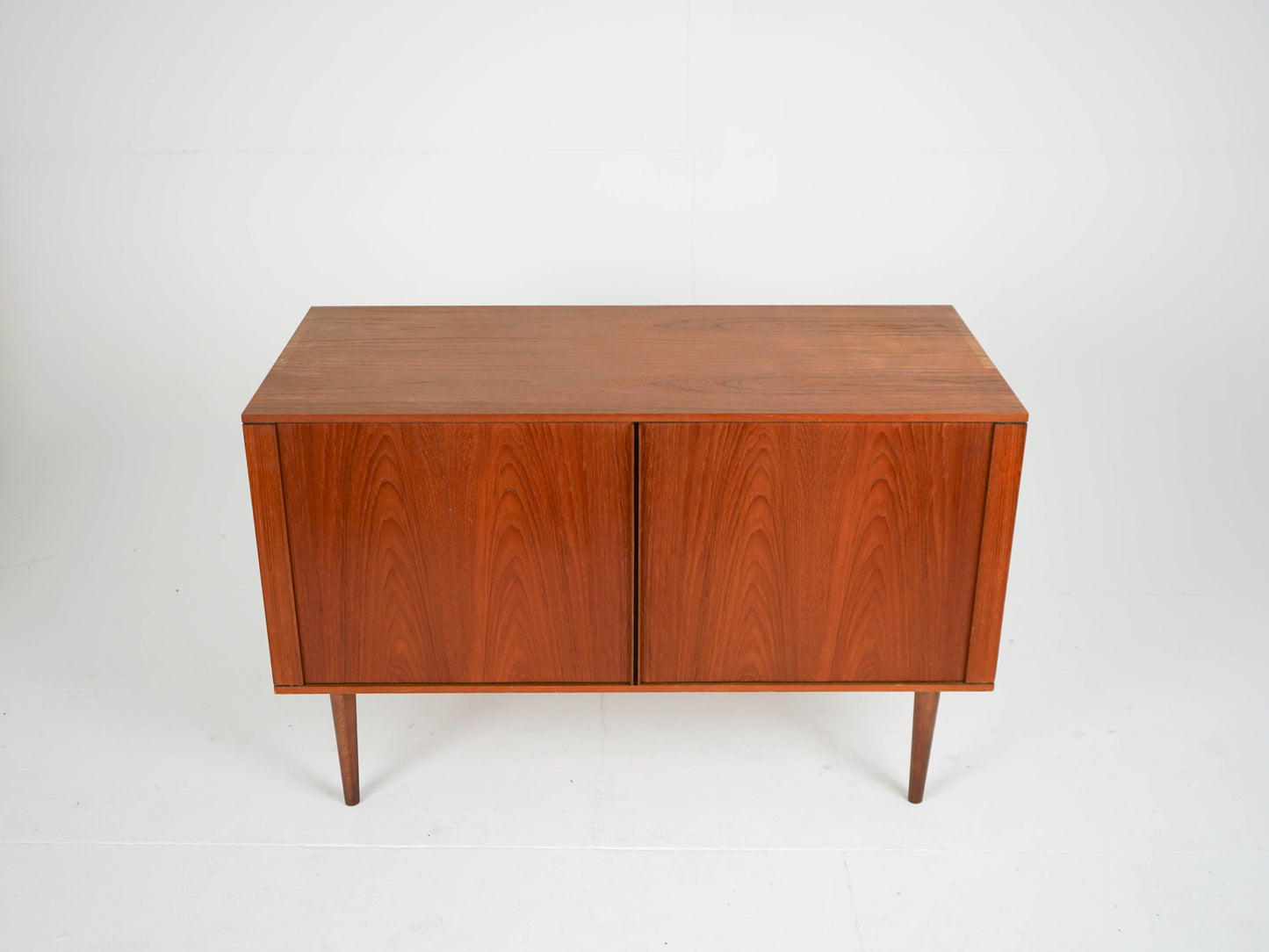 Vintage Sideboard Teakholz mit Jalousietüren, Mid-Century