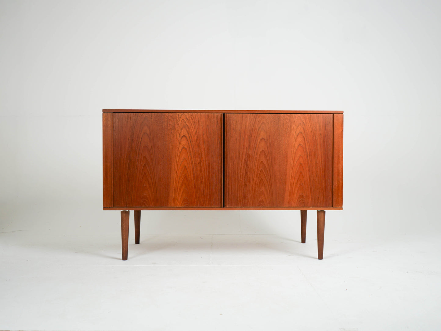 Vintage Sideboard Teakholz mit Jalousietüren, Mid-Century