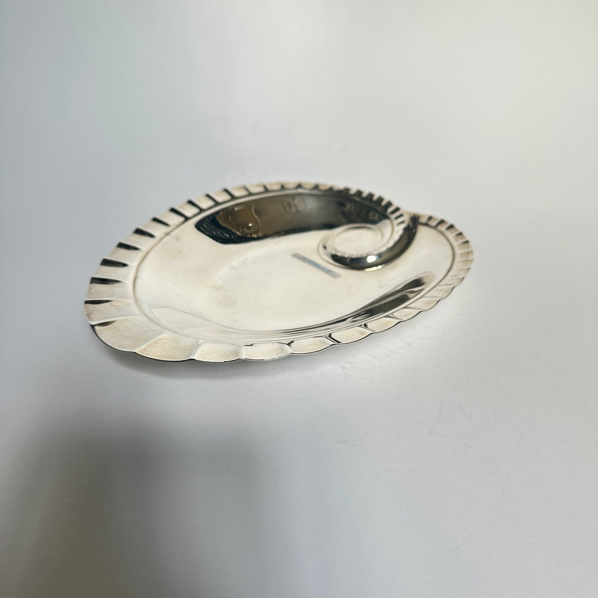 Vintage Schale Silber Muschelranddekor von Tiffany+Co. Modell 23350