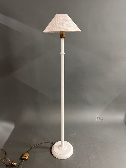 Lampadaire vintage avec abat-jour blanc