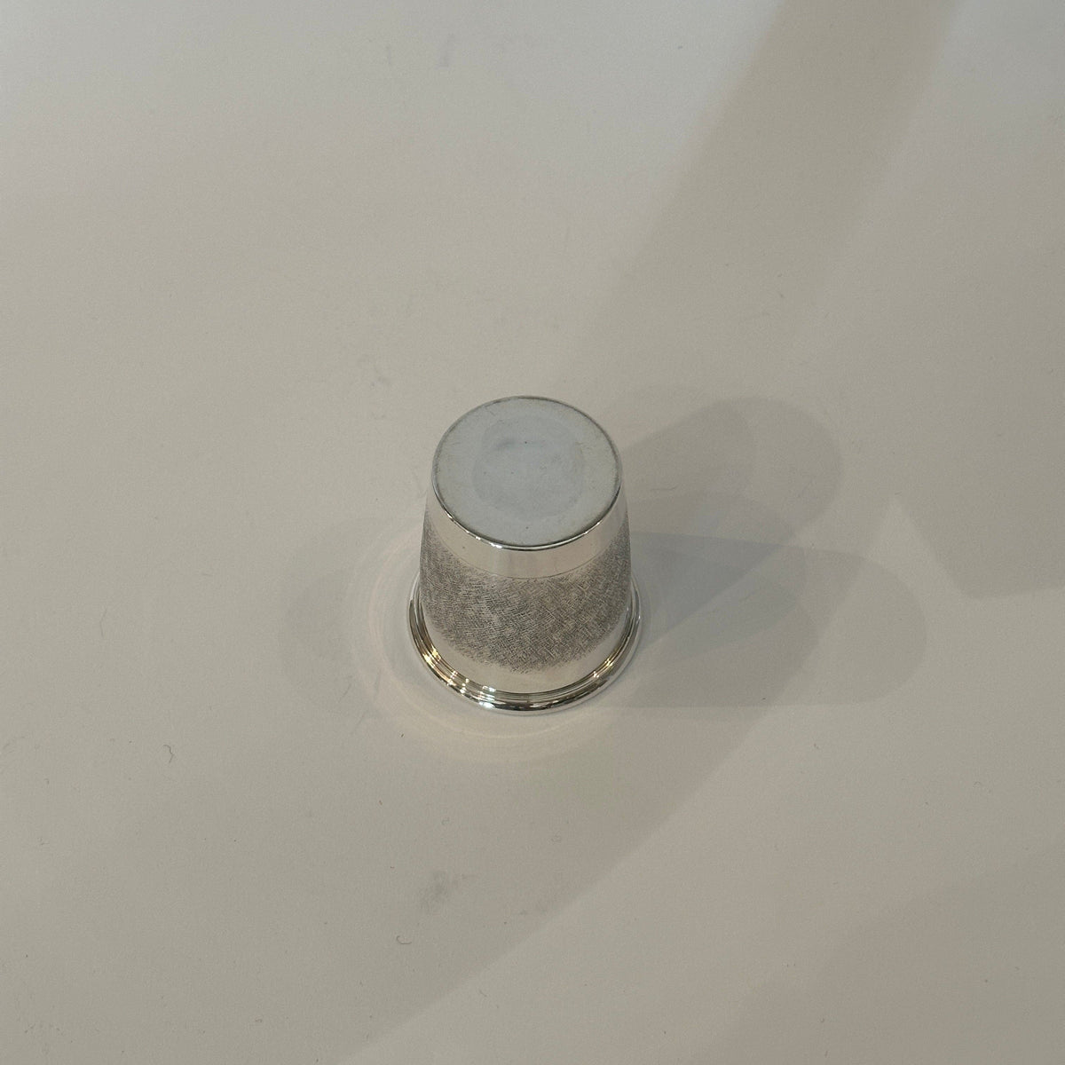 Vintage Silberbecher von Cartier mit Kreuzschraffur-Dekor