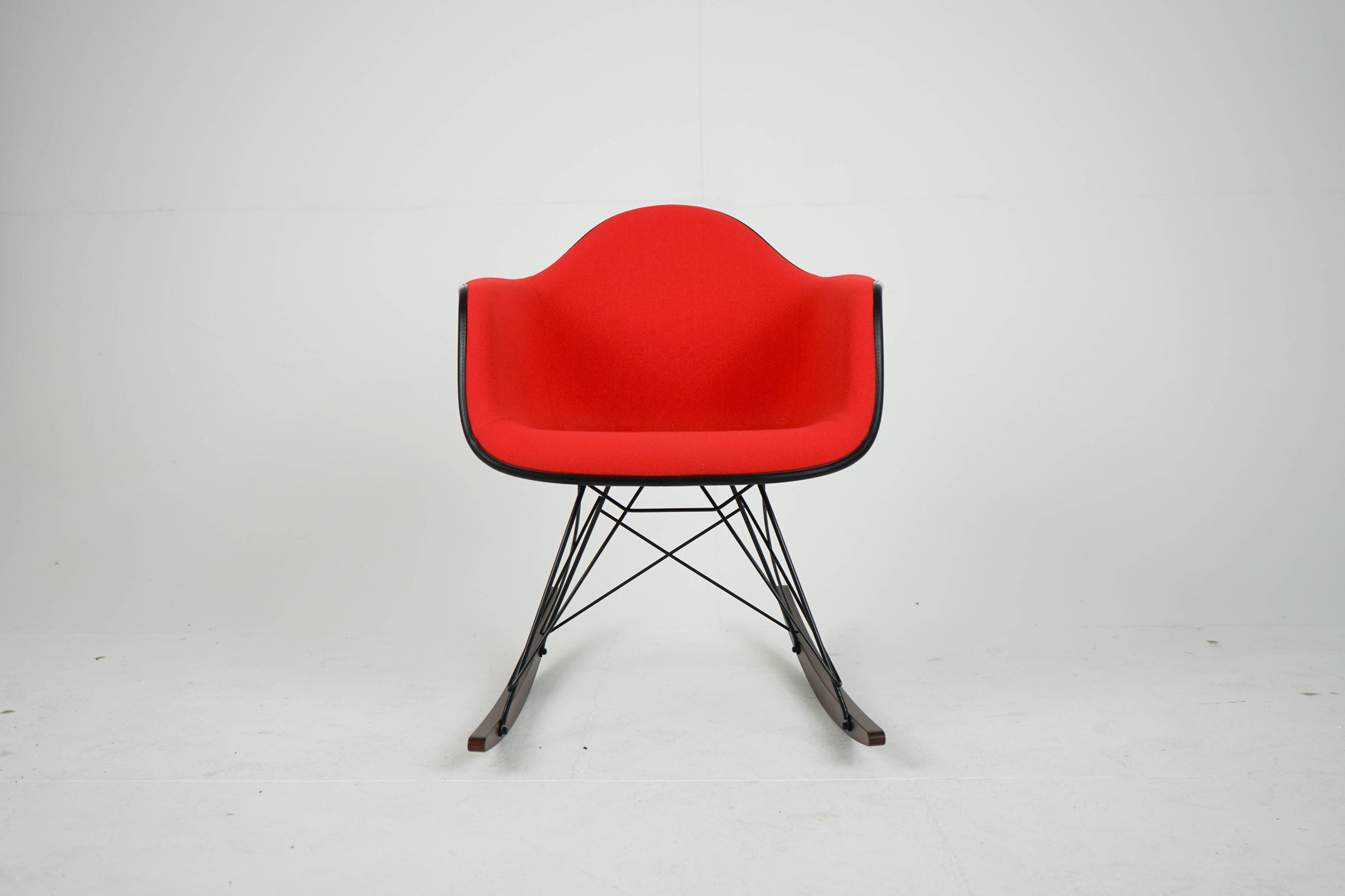 Vintage Schaukelstuhl "RAR" von Eames in Rot