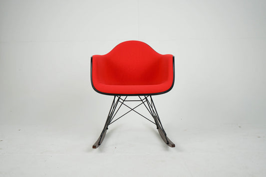 Vintage Schaukelstuhl "RAR" von Eames in Rot