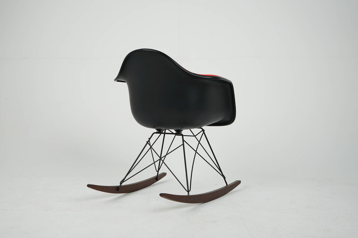 Vintage Schaukelstuhl "RAR" von Eames in Rot