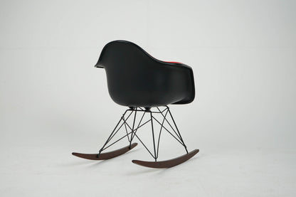 Vintage Schaukelstuhl "RAR" von Eames in Rot