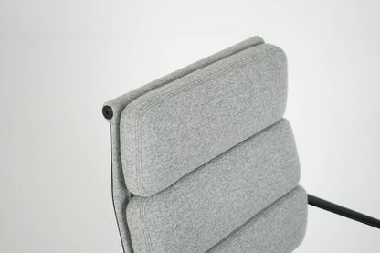 Vintage Schreibtischstuhl "EA 219" Softpad grau von Vitra