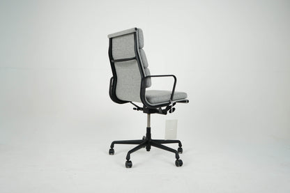 Vintage Schreibtischstuhl "EA 219" Softpad grau von Vitra