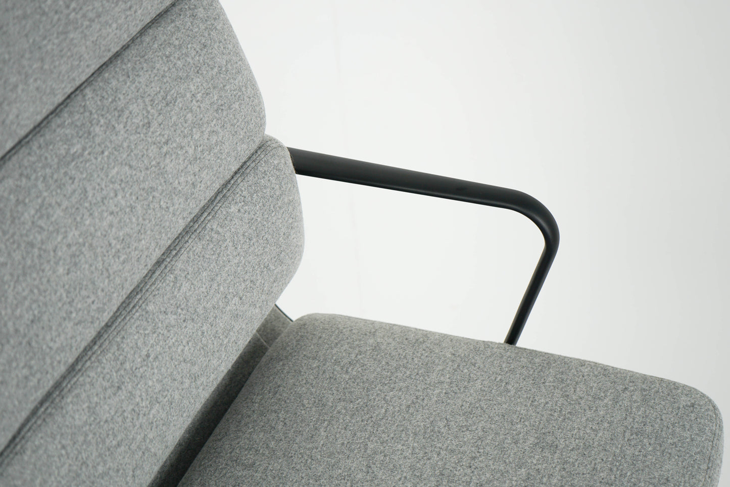 Vintage Schreibtischstuhl "EA 219" Softpad grau von Vitra