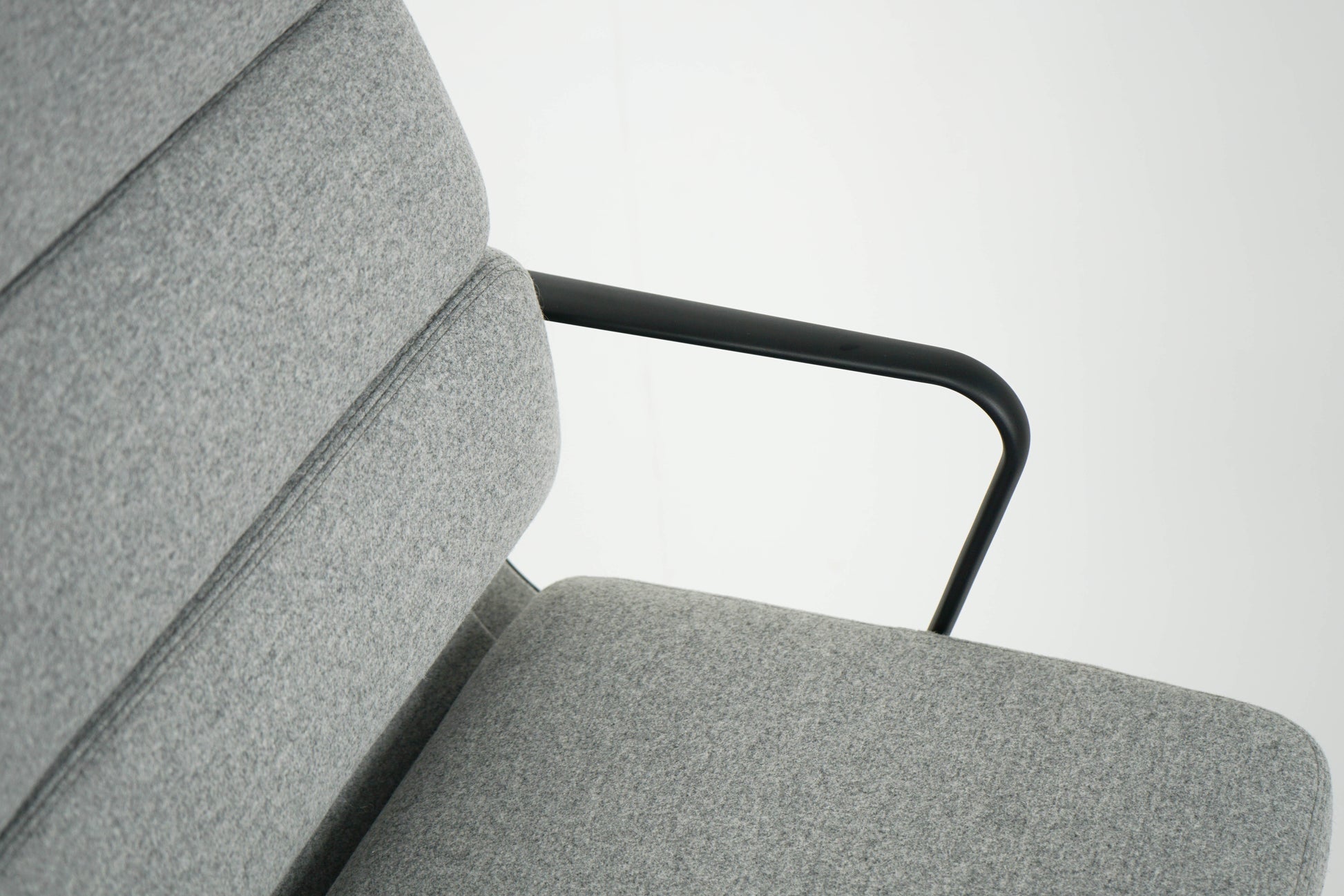 Vintage Schreibtischstuhl "EA 219" Softpad grau von Vitra