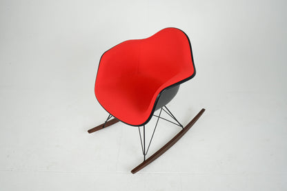 Vintage Schaukelstuhl "RAR" von Eames in Rot