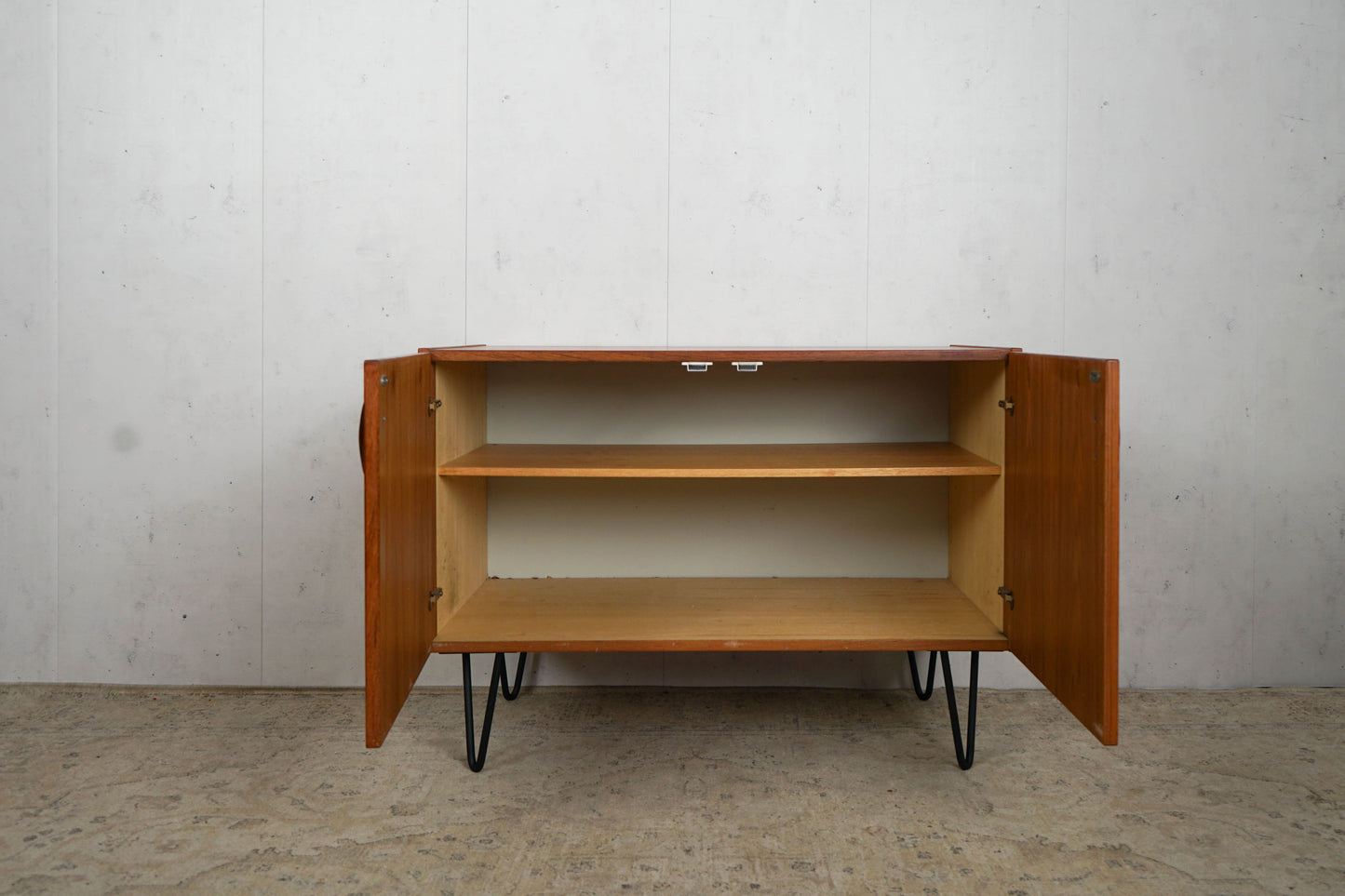 Buffet vintage en teck marron danois années 60 Mid Century