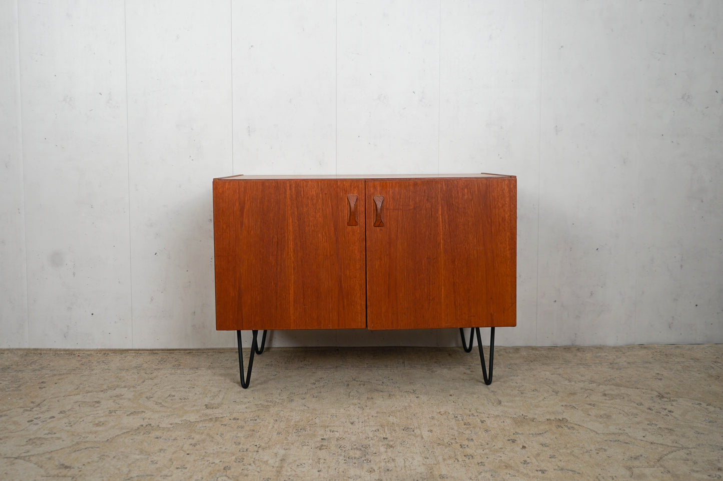 Buffet vintage en teck marron danois années 60 Mid Century