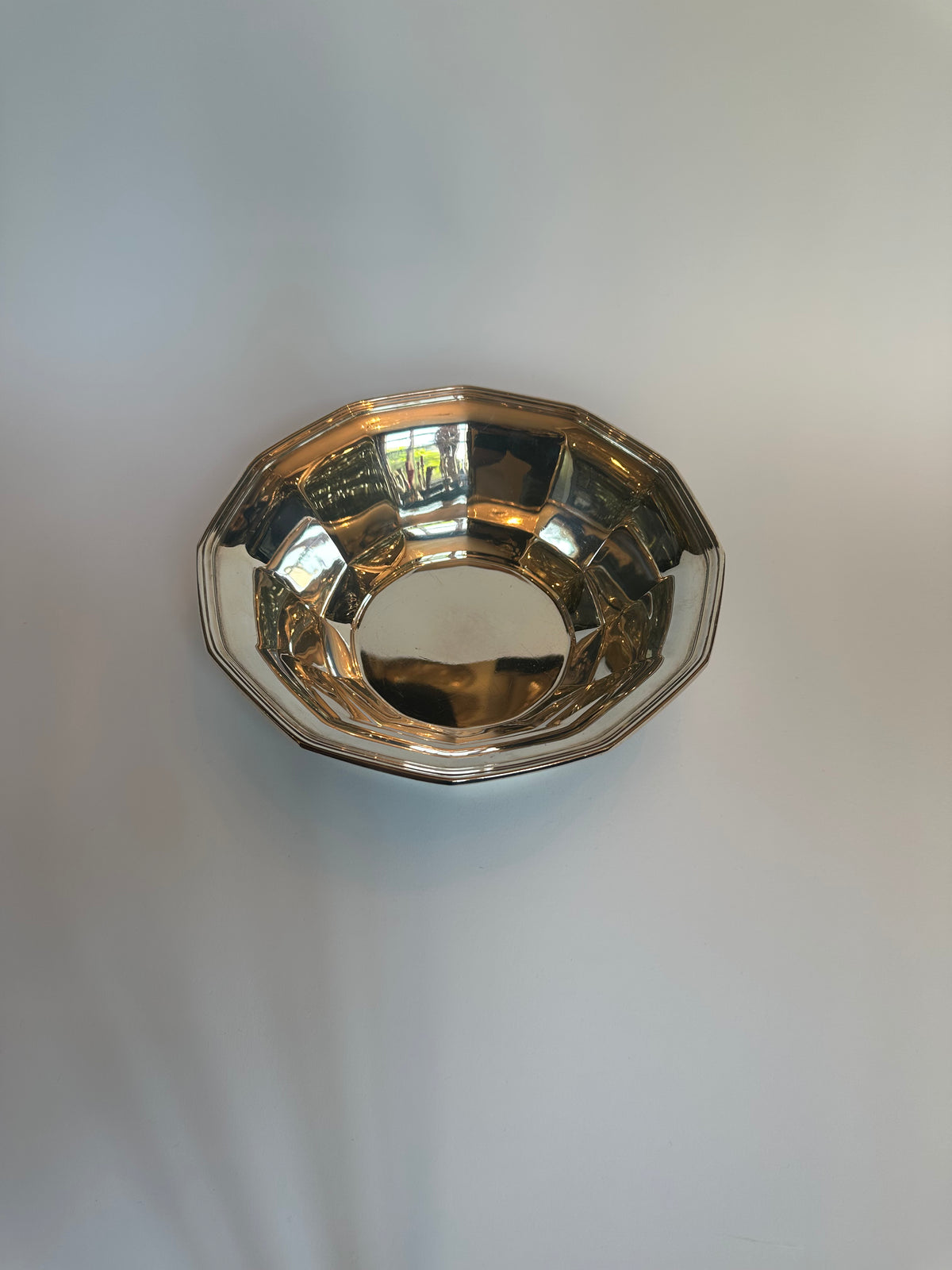 Bol rond vintage en argent de Tiffany & Co. avec miroir lisse et bord en ruban