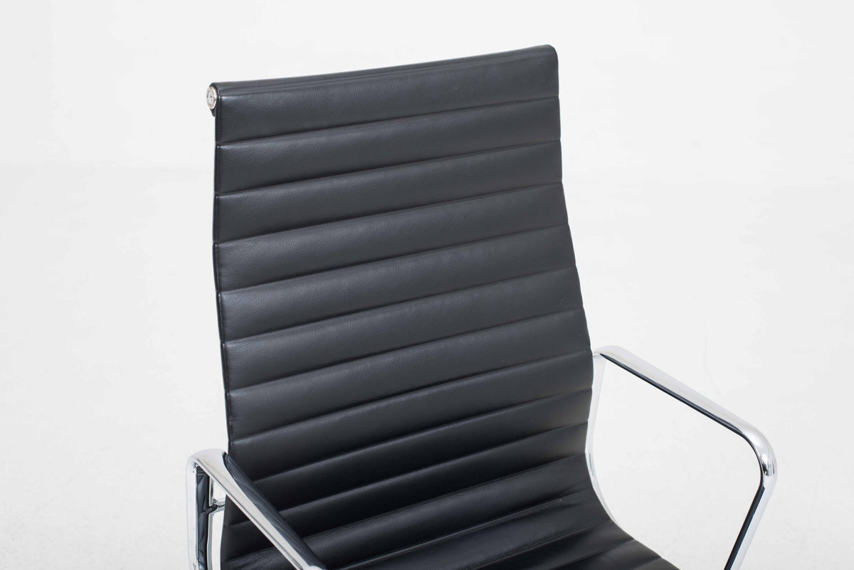 Bürostuhl EA 119 von Charles und Ray Eames für Vitra in schwarzem Leder
