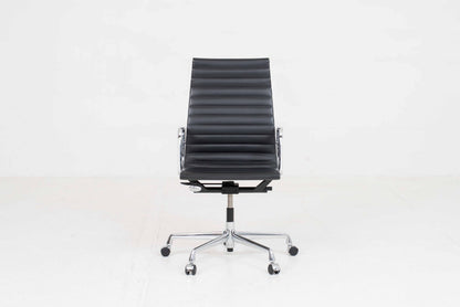 Bürostuhl EA 119 von Charles und Ray Eames für Vitra in schwarzem Leder