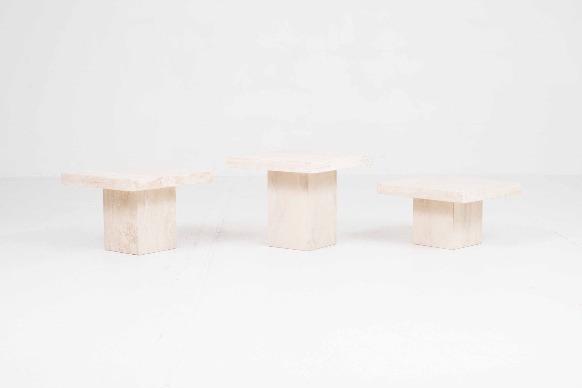 Set von 3 Vintage Couchtisch aus Travertin, 1970er Jahre