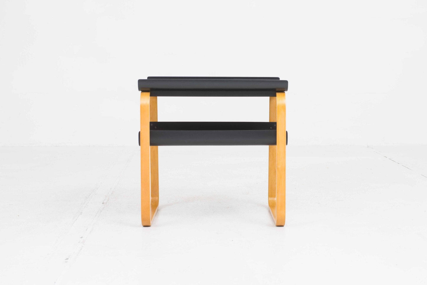 Vintage Beistelltisch Artek 915 von Alvar Aalto schwarz Holz