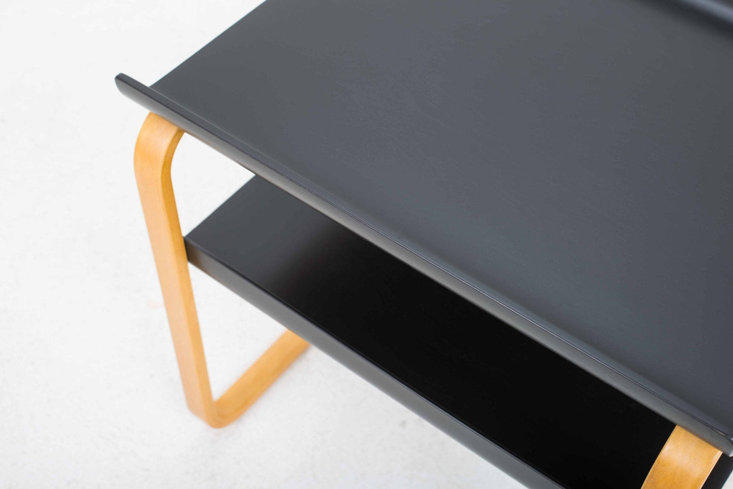 Vintage Beistelltisch Artek 915 von Alvar Aalto schwarz Holz