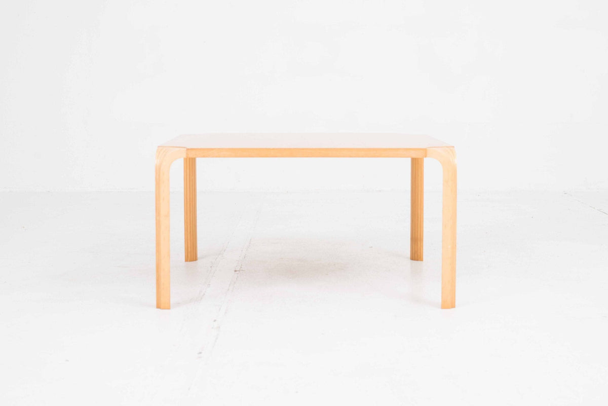 Coffee table Artek X800 by Alvar Aalto