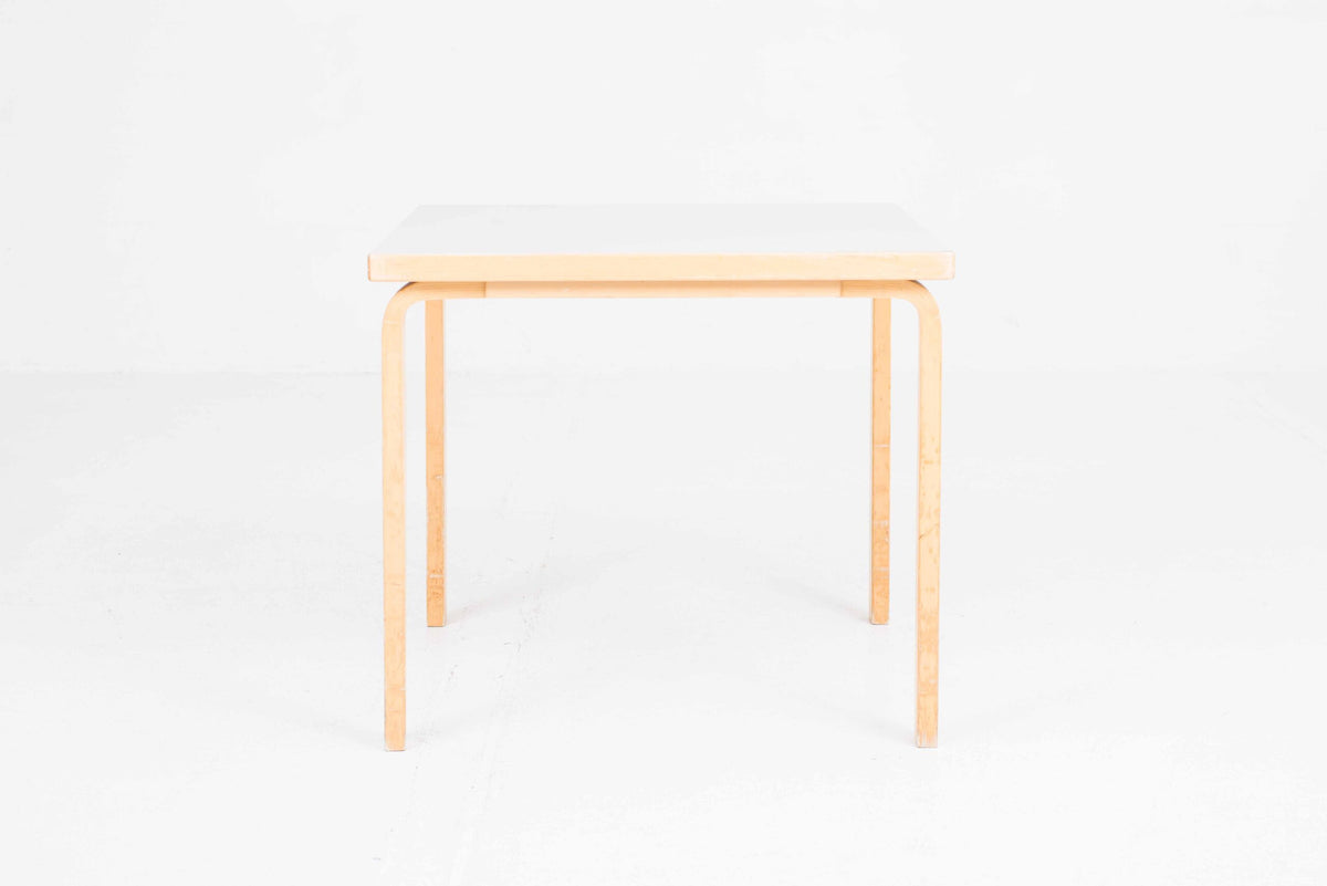 Vintage Tisch 90B von Alvar Aalto für Artek 80x80cm hellgrau HPL