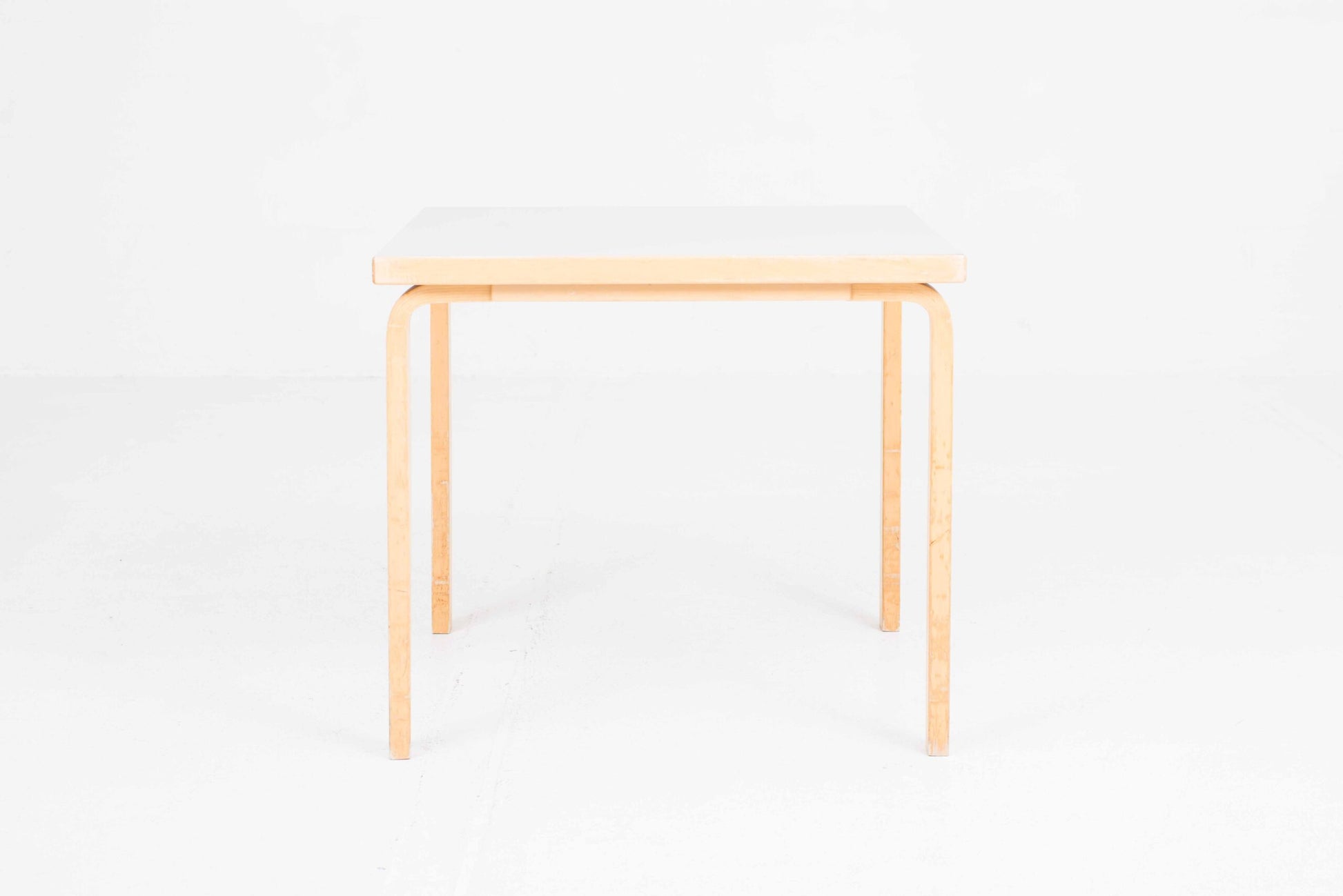 Vintage Tisch 90B von Alvar Aalto für Artek 80x80cm hellgrau HPL