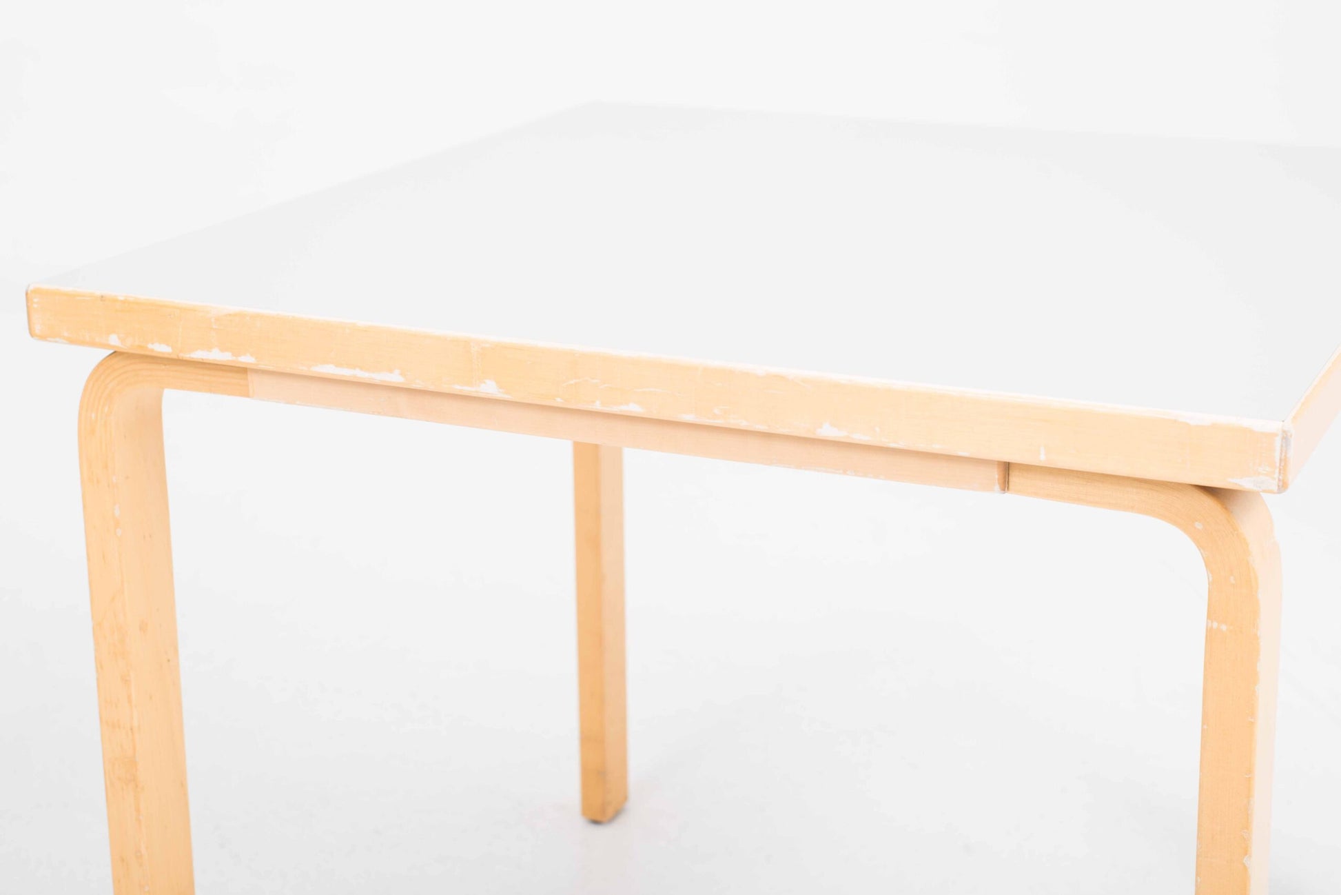 Vintage Tisch 90B von Alvar Aalto für Artek 80x80cm hellgrau HPL