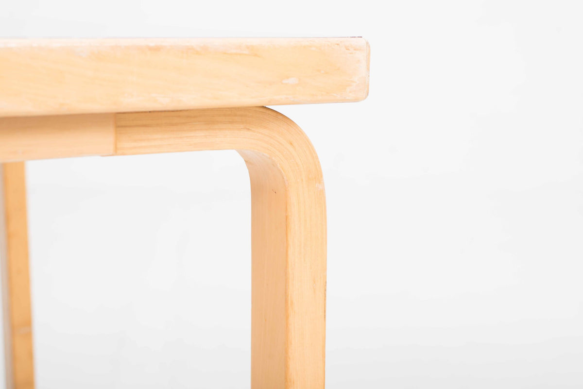 Vintage Tisch 90B von Alvar Aalto für Artek 80x80cm hellgrau HPL