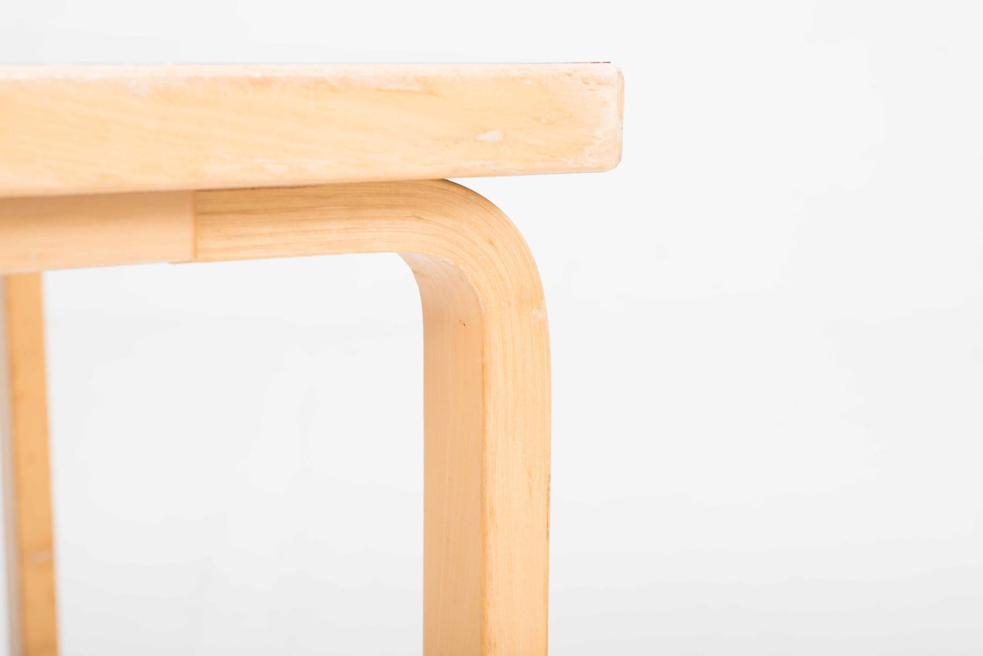 Vintage Tisch 90B von Alvar Aalto für Artek 80x80cm hellgrau HPL