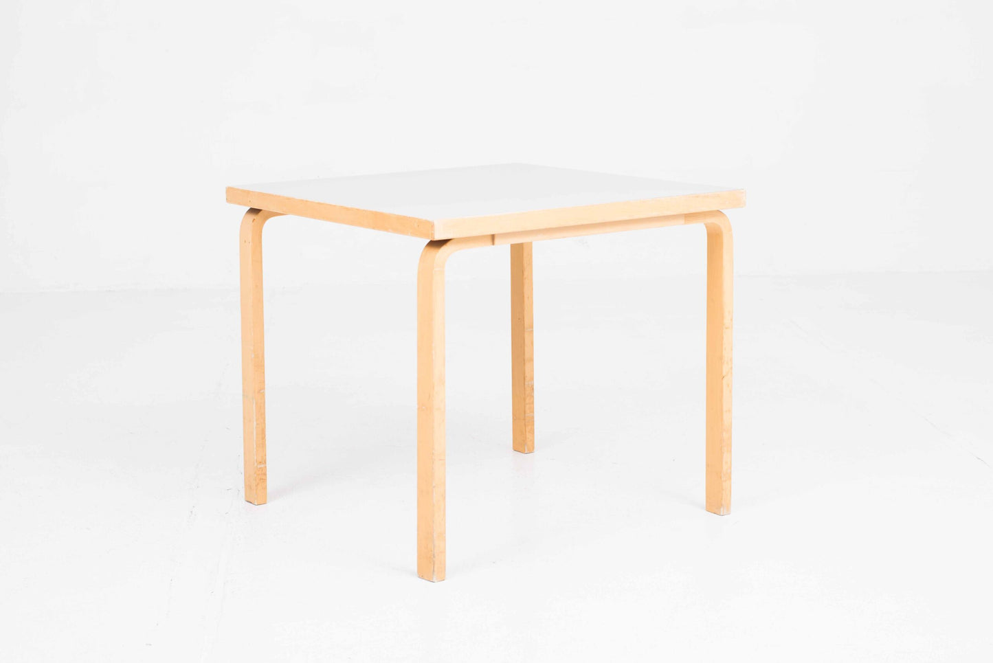 Vintage Tisch 90B von Alvar Aalto für Artek 80x80cm hellgrau HPL