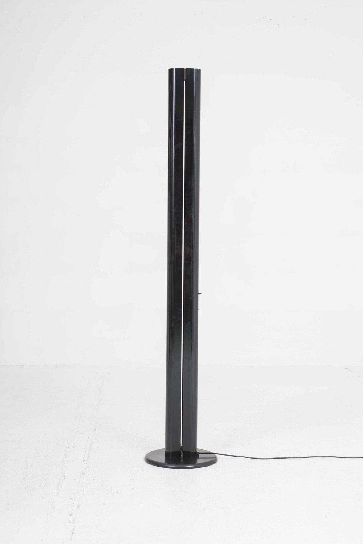Lampadaire vintage Megaron de Gianfranco Frattini pour Artemide noir