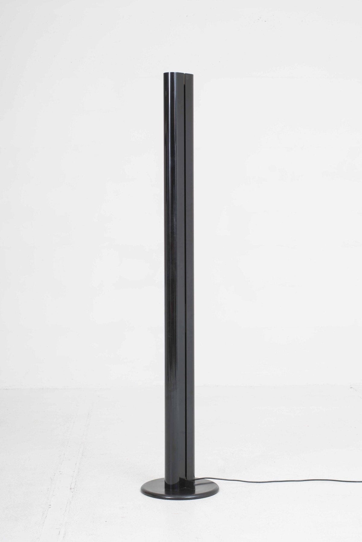 Lampadaire vintage Megaron de Gianfranco Frattini pour Artemide noir