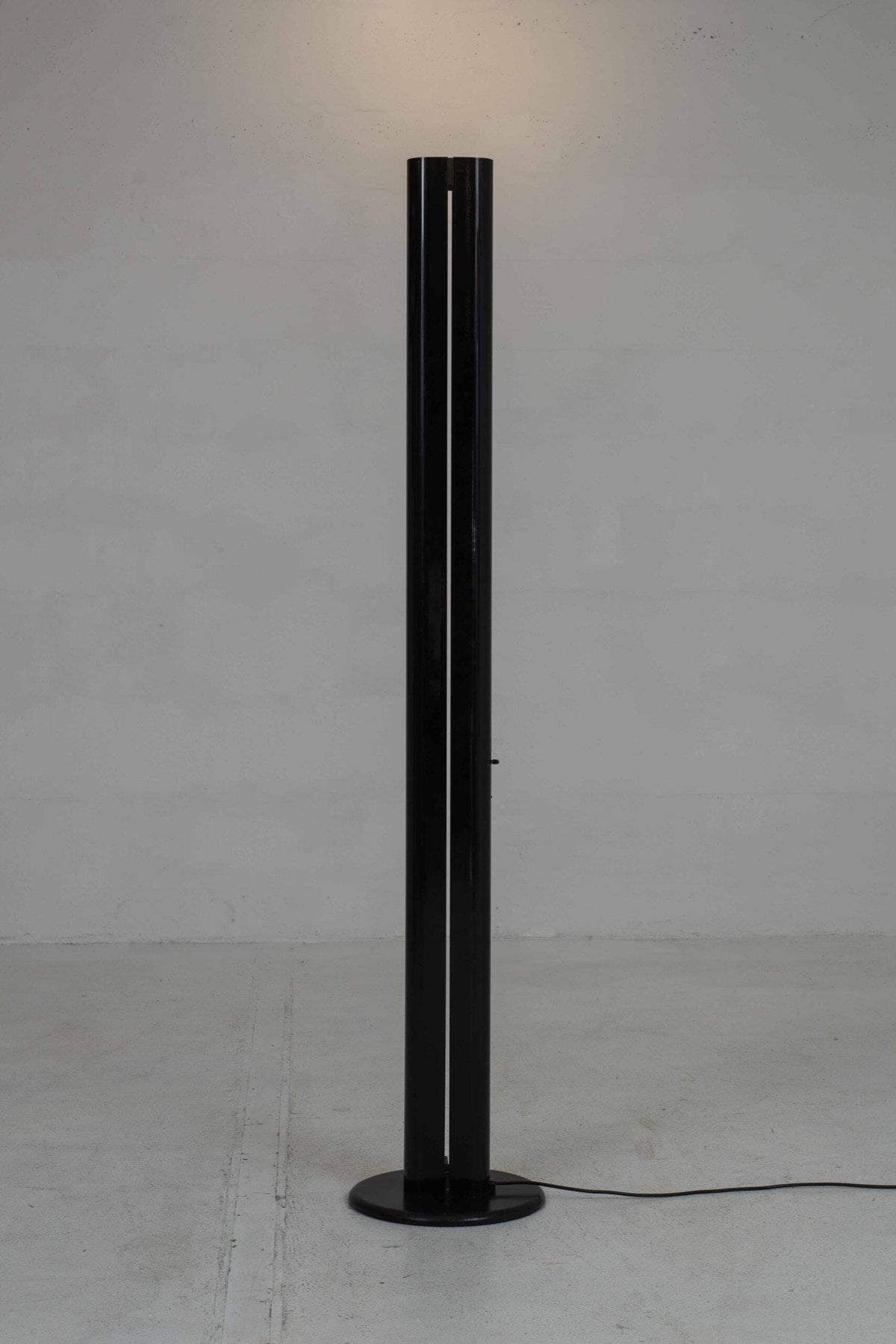 Lampadaire vintage Megaron de Gianfranco Frattini pour Artemide noir