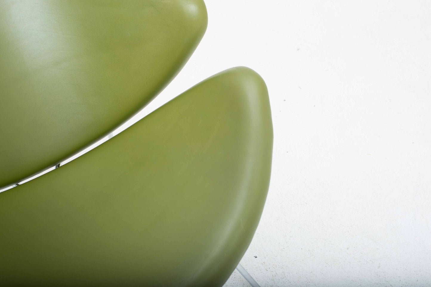 Vintage lounge chair Orange Slice by Pierre Paulin for Artifort green leather