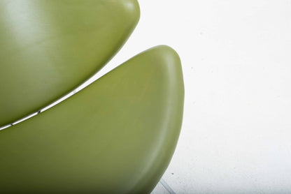 Vintage lounge chair Orange Slice by Pierre Paulin for Artifort green leather