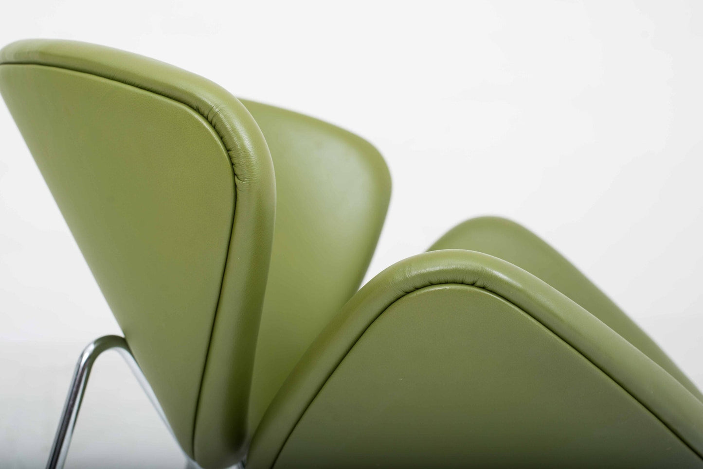 Vintage lounge chair Orange Slice by Pierre Paulin for Artifort green leather