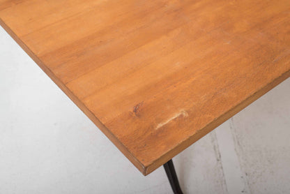 Table à manger vintage en noyer de Horgenglarus pieds en fonte