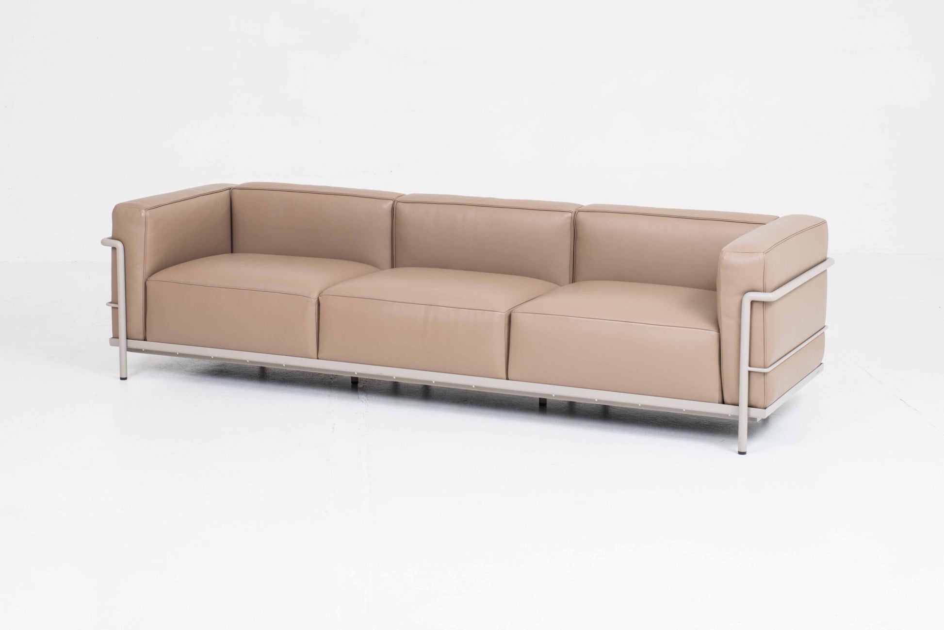 Vintage Sofa LC3 von Le Corbusier für Cassina sandfarbenes Leder