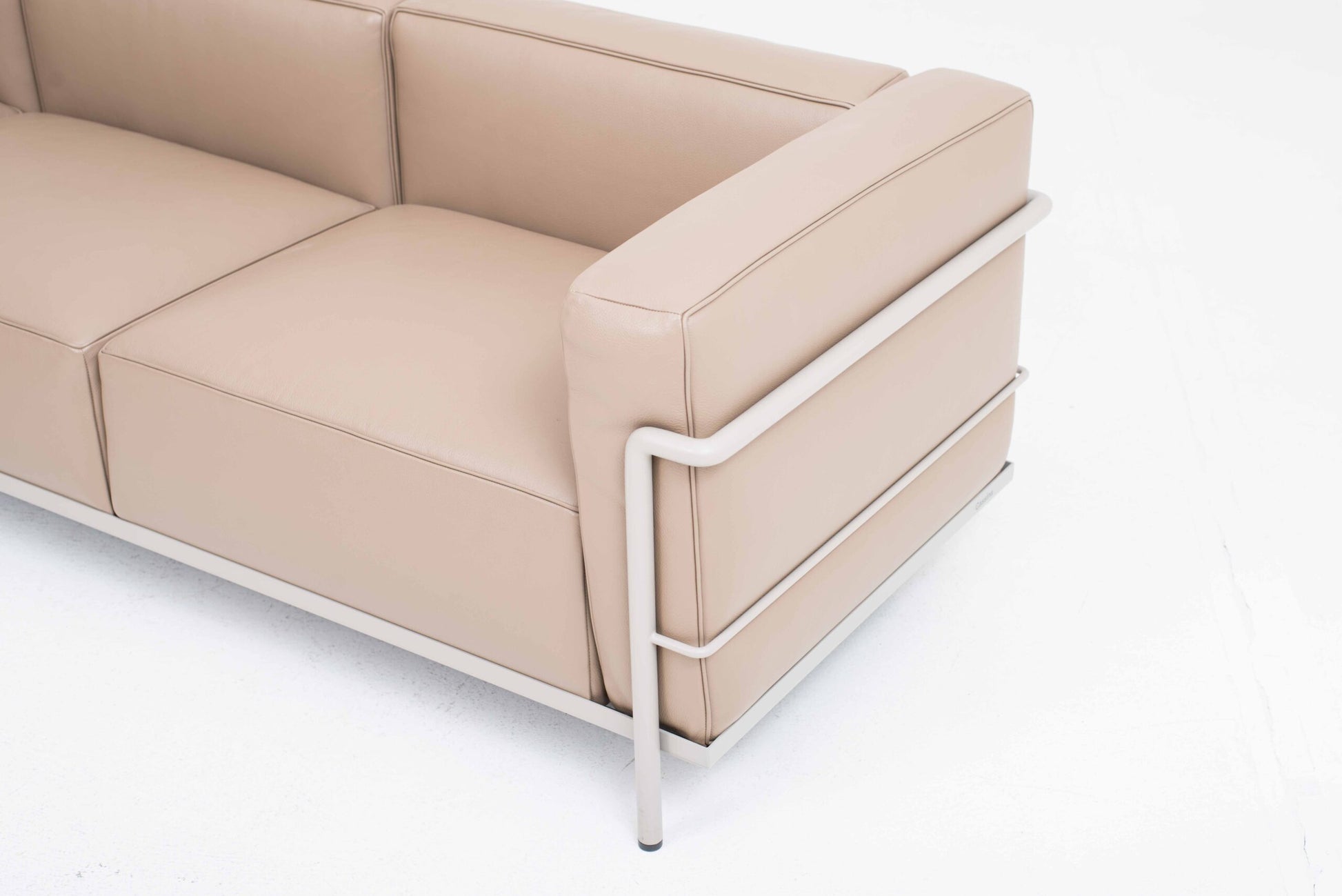 Vintage Sofa LC3 von Le Corbusier für Cassina sandfarbenes Leder