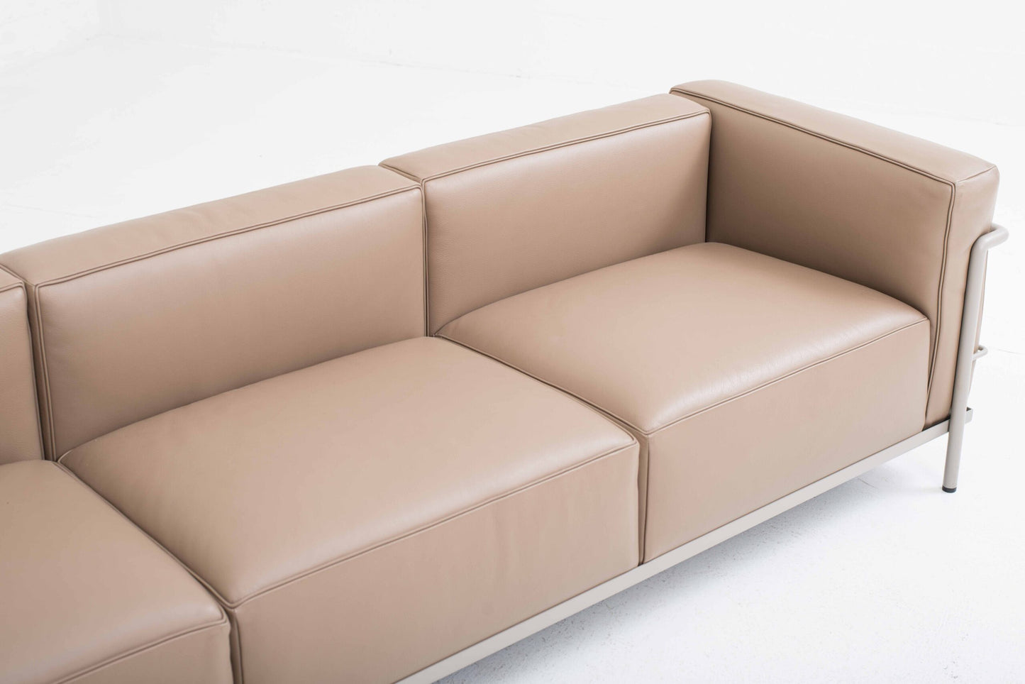 Vintage Sofa LC3 von Le Corbusier für Cassina sandfarbenes Leder